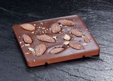 Tafelschokolade Vollmilch 38% MITTELMEERMANDEL FLEUR DE SEL 82g / Kevin Kugel Chocolatier