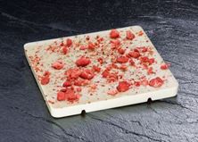 Tafelschokolade Weiss 31% ERDBEERE TONKABOHNE 72g / Kevin Kugel Chocolatier